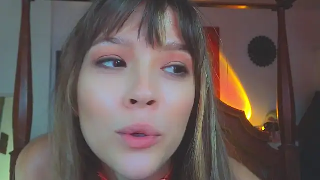 Snapshot of DemiDee chatting on 02.08.25 DemiDee online show from 02.08.25