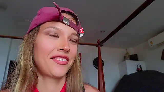 Snapshot of DemiDee chatting on 03.09.25 DemiDee online show from 03.09.25