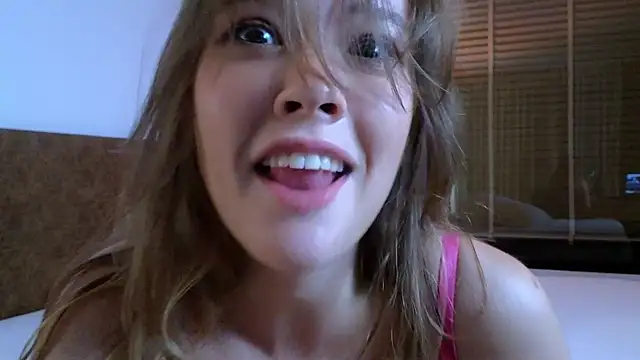 Snapshot of DemiDee chatting on 10.24.25 DemiDee online show from 10.24.25