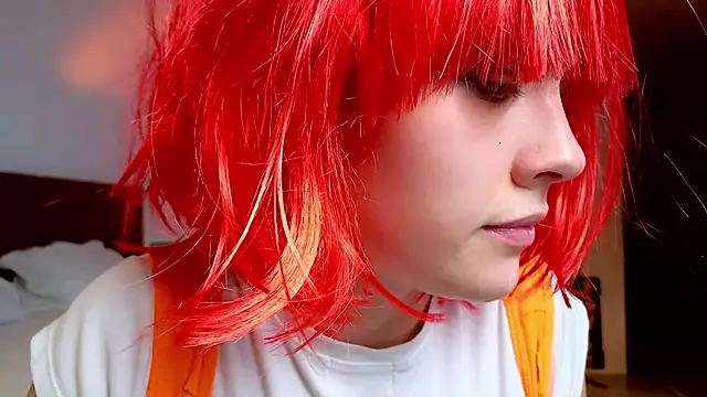 Snapshot of DemiDee chatting on 10.30.25 DemiDee online show from 10.30.25