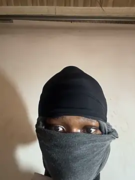 Snapshot of OneWhoBringsJoy chatting on 11.08.25 OneWhoBringsJoy online show from 11.08.25