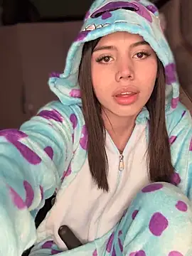 Laura-Khalifa online show from 12.19.25