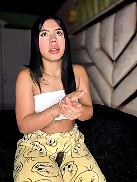 Snapshot of Laura-Khalifa chatting on 05.08.26 Laura-Khalifa online show from 05.08.26