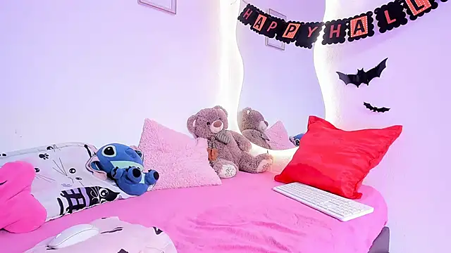 Snapshot of Abbiee_8 chatting on 10.28.25 Abbiee 8 online show from 10.28.25