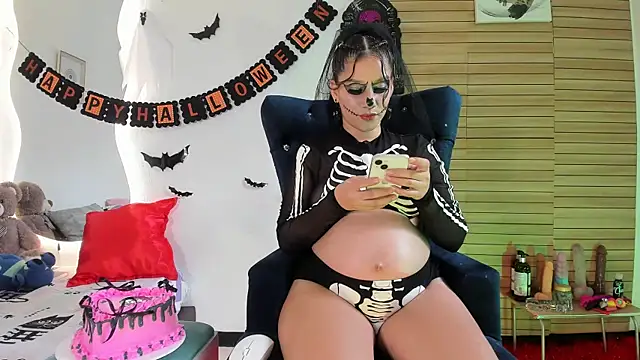 Snapshot of Abbiee_8 chatting on 10.31.25 Abbiee 8 online show from 10.31.25