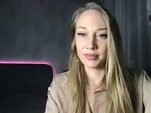 Snapshot of Engel_13 chatting on 03.04.25 Engel 13 online show from 03.04.25