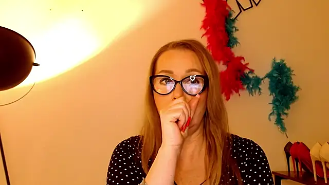 leaxSTAR online show from 02.20.25