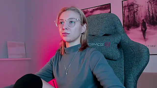 Snapshot of PhilippaAdamas chatting on 02.22.25 PhilippaAdamas online show from 02.22.25