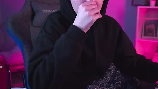 Snapshot of PhilippaAdamas chatting on 02.27.25 PhilippaAdamas online show from 02.27.25