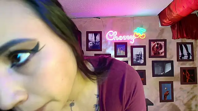 Snapshot of cherryy_bombshelll chatting on 09.16.25 cherryy bombshelll online show from 09.16.25
