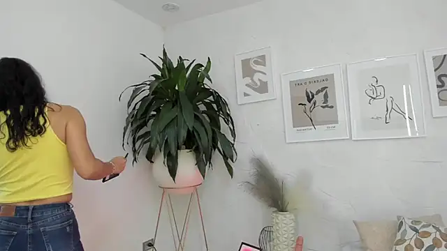 Snapshot of mariia_juana_ chatting on 02.16.25 mariia juana online show from 02.16.25