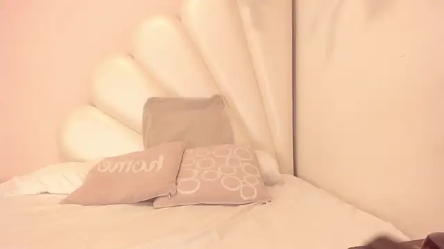 Olivia Stevens online show from 03.07.25