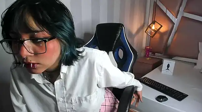 Snapshot of DarkMysterysF chatting on 03.13.25 DarkMysterysF online show from 03.13.25