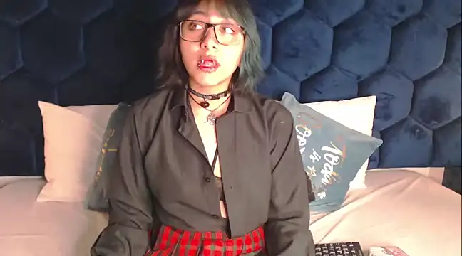 Snapshot of DarkMysterysF chatting on 03.20.25 DarkMysterysF online show from 03.20.25