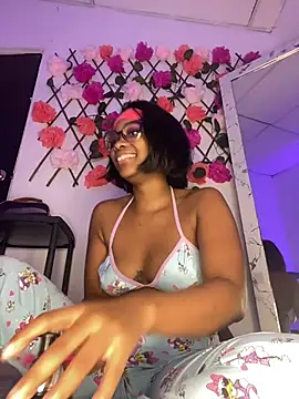 Snapshot of blackgril12 chatting on 12.20.25 blackgril12 online show from 12.20.25