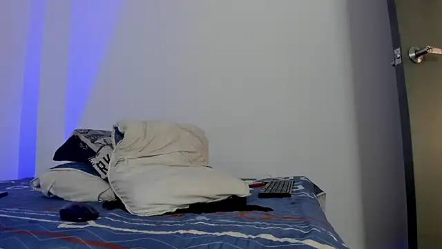 Snapshot of hugosan12 chatting on 12.04.25 hugosan12 online show from 12.04.25