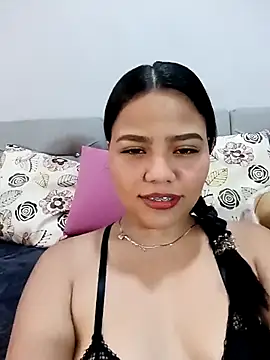 Snapshot of anahi_evans19 chatting on 12.14.25 anahi evans19 online show from 12.14.25