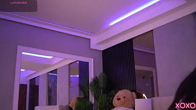 Snapshot of SashaFerrera chatting on 11.18.25 SashaFerrera online show from 11.18.25