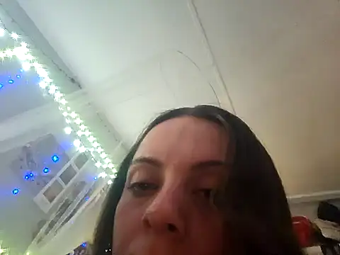 Snapshot of ShysluutGia chatting on 02.08.25 ShysluutGia online show from 02.08.25