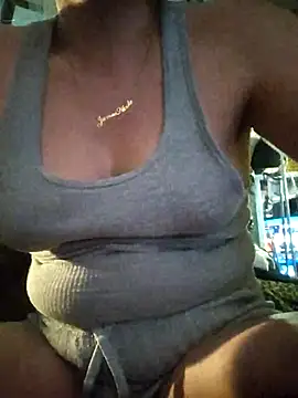 Snapshot of ShysluutGia chatting on 09.19.25 ShysluutGia online show from 09.19.25