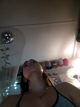 Snapshot of ShysluutGia chatting on 09.27.25 ShysluutGia online show from 09.27.25