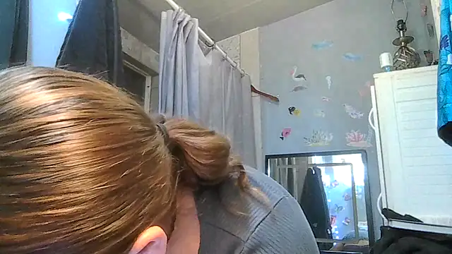 Snapshot of ShysluutGia chatting on 10.14.25 ShysluutGia online show from 10.14.25