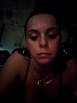 Snapshot of ShysluutGia chatting on 10.31.25 ShysluutGia online show from 10.31.25