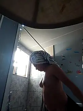 Snapshot of ShysluutGia chatting on 11.05.25 ShysluutGia online show from 11.05.25