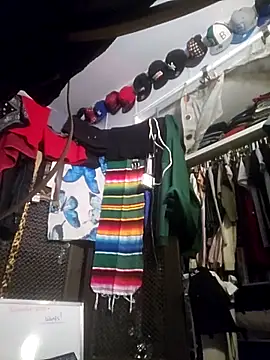 Snapshot of ShysluutGia chatting on 11.06.25 ShysluutGia online show from 11.06.25