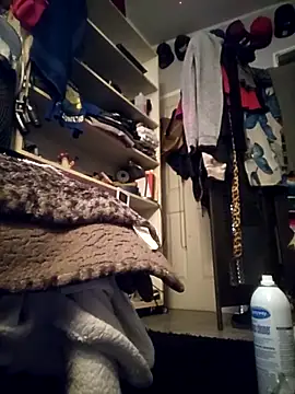 Snapshot of ShysluutGia chatting on 11.06.25 ShysluutGia online show from 11.06.25