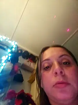 Snapshot of ShysluutGia chatting on 11.19.25 ShysluutGia online show from 11.19.25