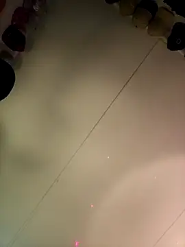 Snapshot of ShysluutGia chatting on 11.21.25 ShysluutGia online show from 11.21.25