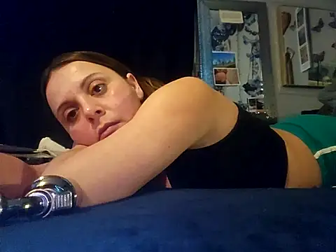 Snapshot of ShysluutGia chatting on 11.23.25 ShysluutGia online show from 11.23.25