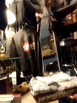 Snapshot of ShysluutGia chatting on 11.24.25 ShysluutGia online show from 11.24.25