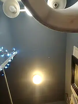 Snapshot of ShysluutGia chatting on 11.30.25 ShysluutGia online show from 11.30.25