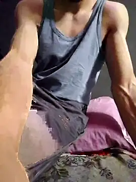 Snapshot of Adem_usr chatting on 02.08.25 Adem usr online show from 02.08.25