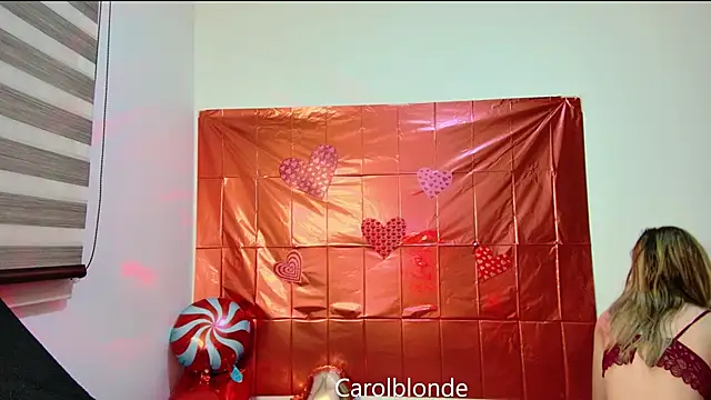 Snapshot of Carolblonde chatting on 02.14.25 Carolblonde online show from 02.14.25