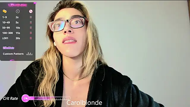 Snapshot of Carolblonde chatting on 03.17.25 Carolblonde online show from 03.17.25