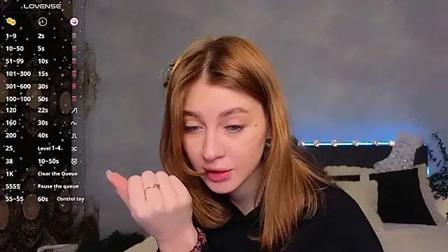 Snapshot of River__Flower chatting on 12.19.25 River Flower online show from 12.19.25