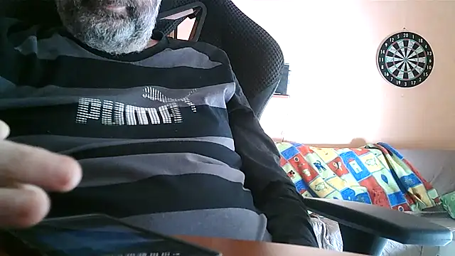 Snapshot of lanata chatting on 03.17.25 lanata online show from 03.17.25