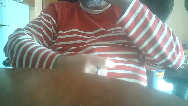 Snapshot of lanata chatting on 10.31.25 lanata online show from 10.31.25