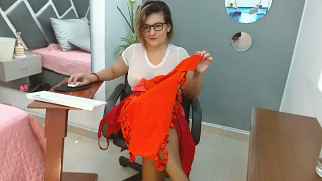 StephyJones1 online show from 01.23.25