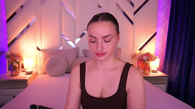 LindsieGreyy online show from 04.09.26