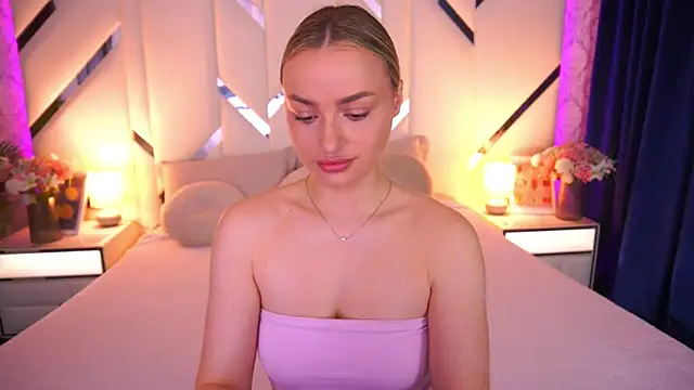 Snapshot of LindsieGreyy chatting on 06.08.26 LindsieGreyy online show from 06.08.26