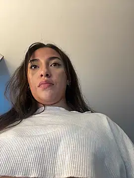 Snapshot of KarolVega- chatting on 02.25.25 KarolVega- online show from 02.25.25