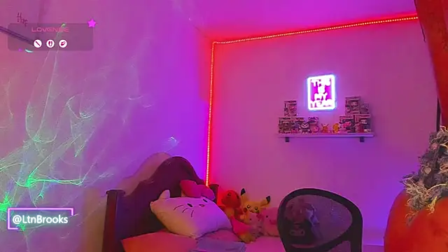 Snapshot of Annaa_Brooks chatting on 12.18.25 Annaa Brooks online show from 12.18.25