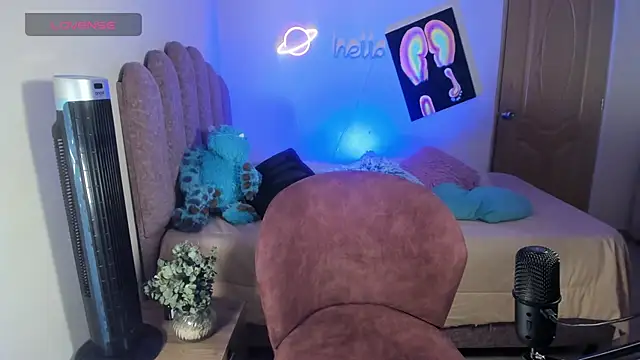 Snapshot of Maryybellax chatting on 03.19.25 Maryybellax online show from 03.19.25
