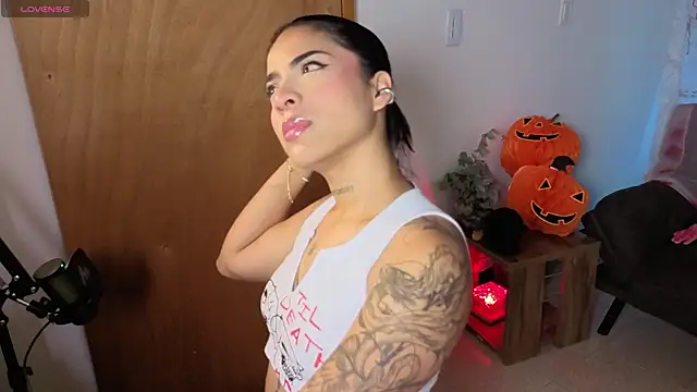 Snapshot of Maryybellax chatting on 10.16.25 Maryybellax online show from 10.16.25