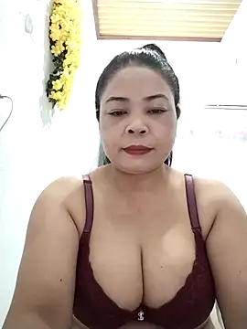 Baby-bigtits2024 online show from 03.04.25