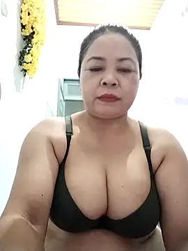 Baby-bigtits2024 online show from 09.29.25